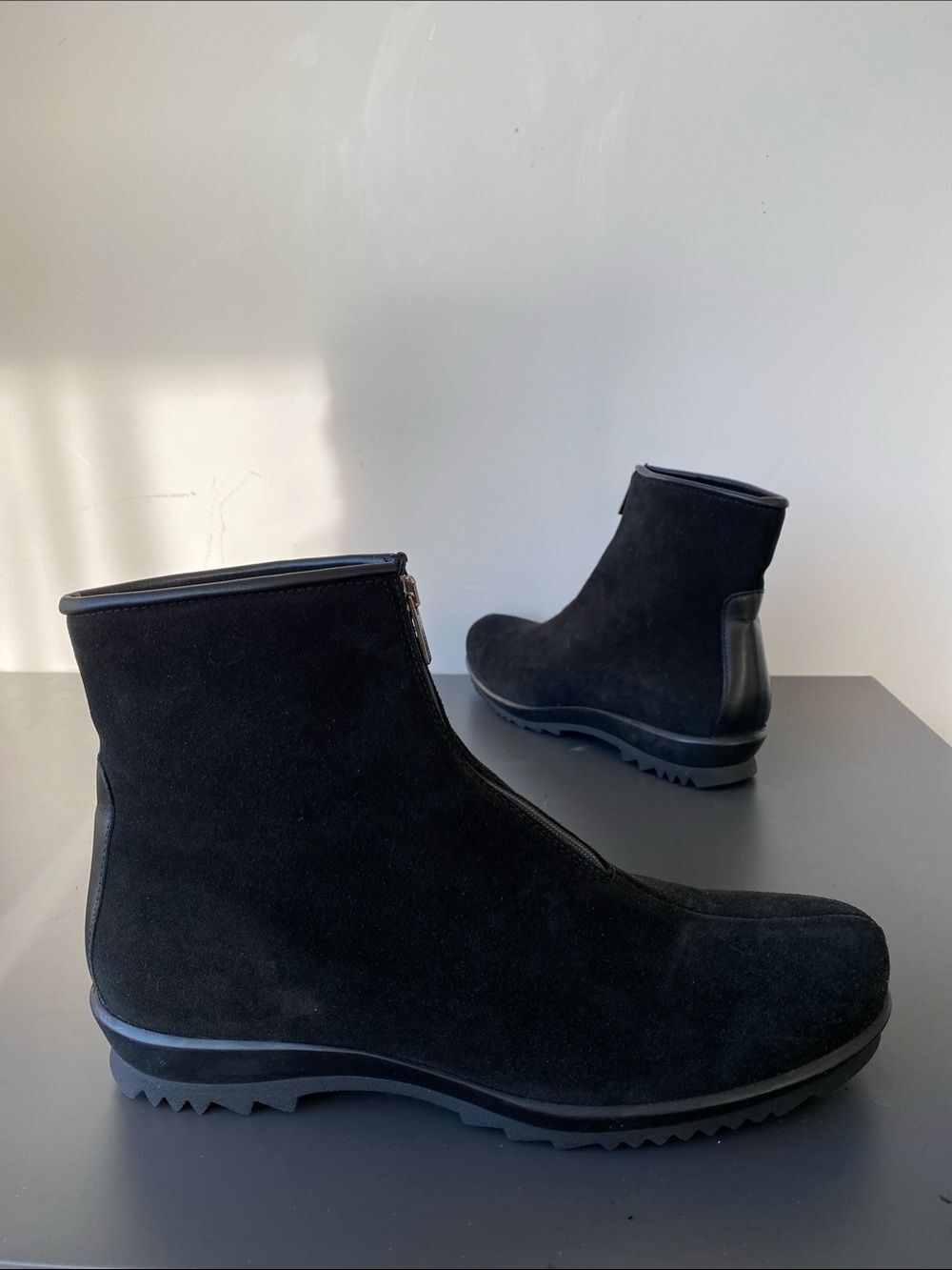 La CANADIENNE Tiana Black Suede Ankle Boots US 11M Lined Winter Minimal Comfy